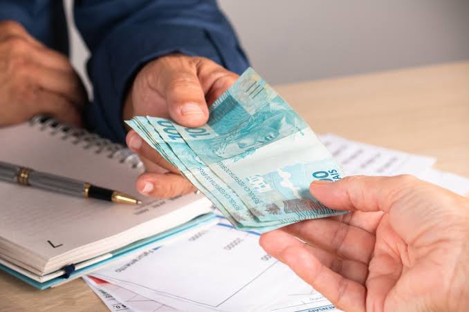 Descontos Indevidos na Conta Bancária: Quando o Consumidor Tem Direito ao Ressarcimento?